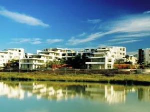 Newington Estate, Homebush